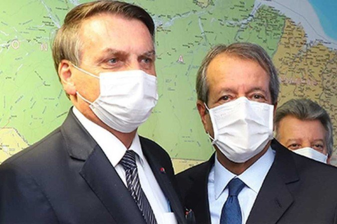 "VTNC você e seus filhos": disse Costa Neto a Bolsonaro em discussão, afirma site